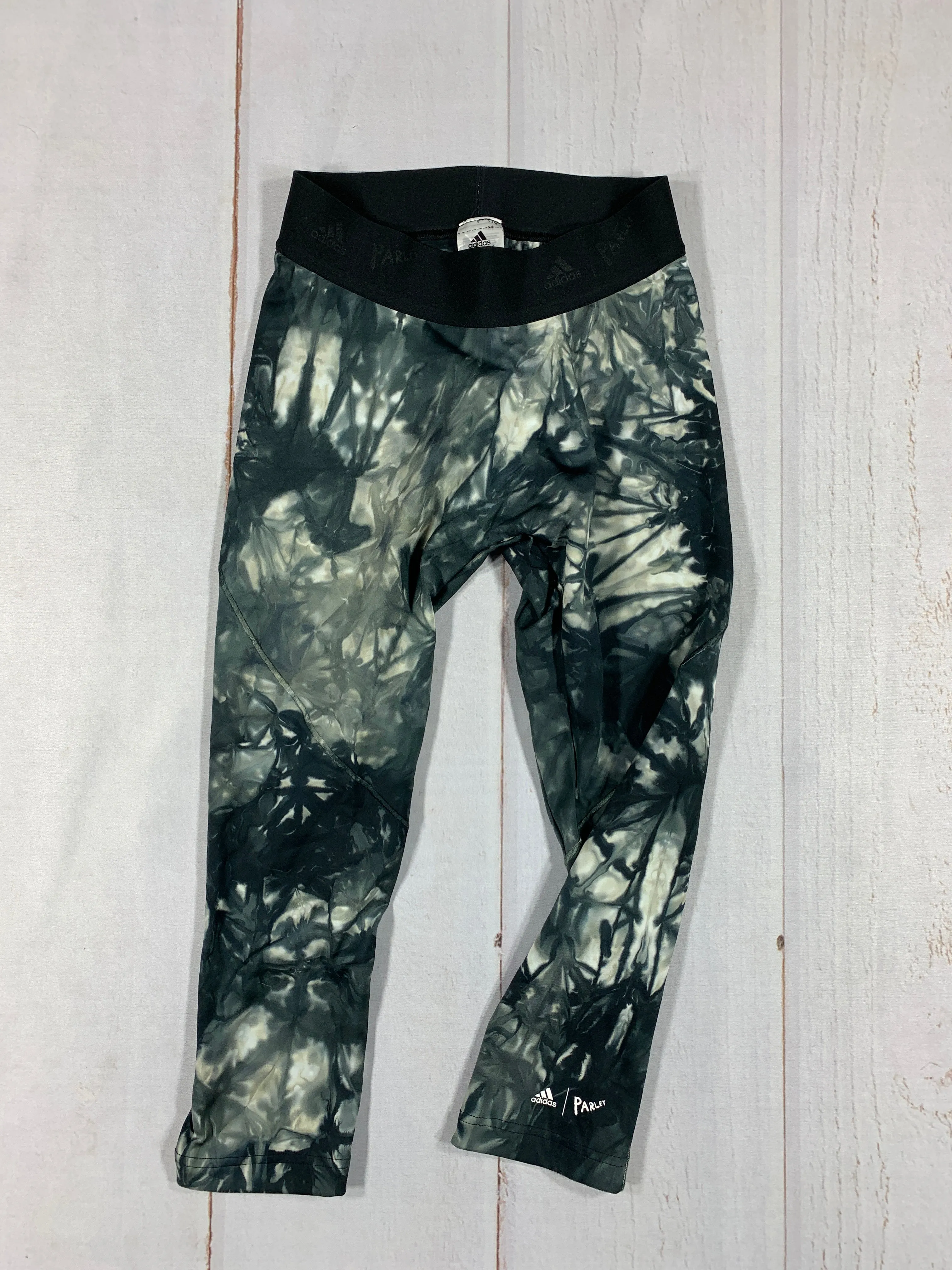 Adidas Crops size Medium