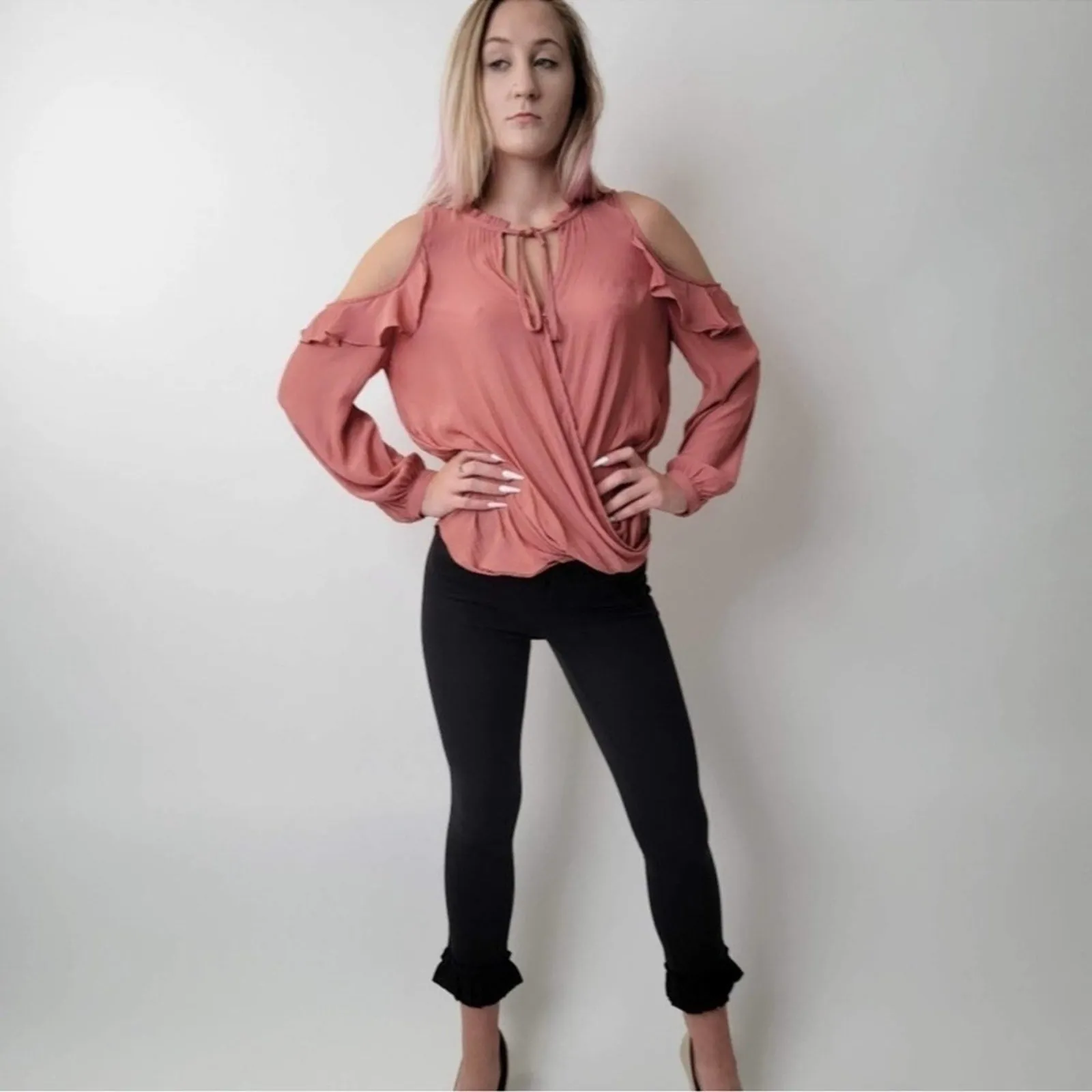 Anthropologie Cartonnier Black Ruffle Hem Pants Capris Cropped Ankle