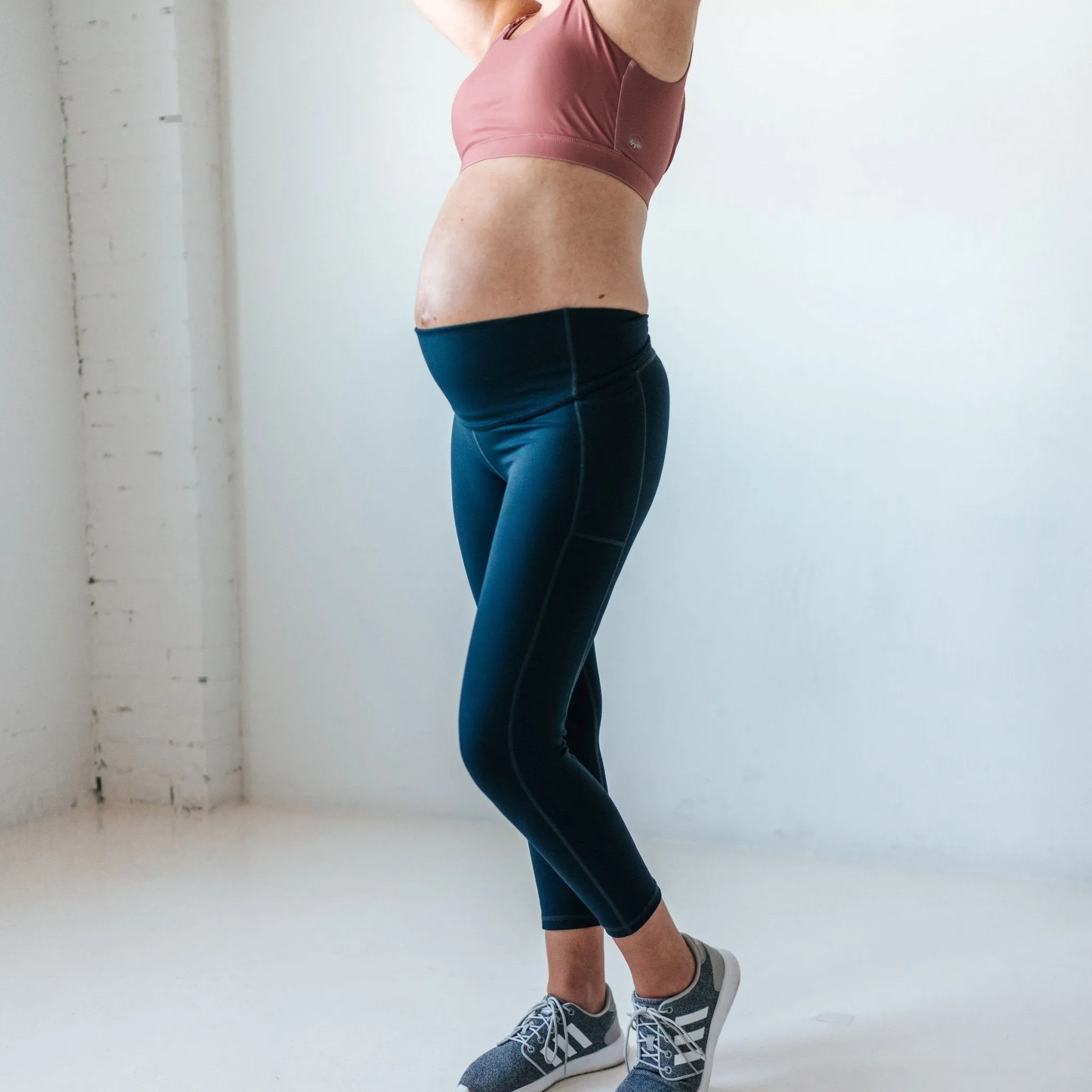 Mamacita Maternity Capris - Navy