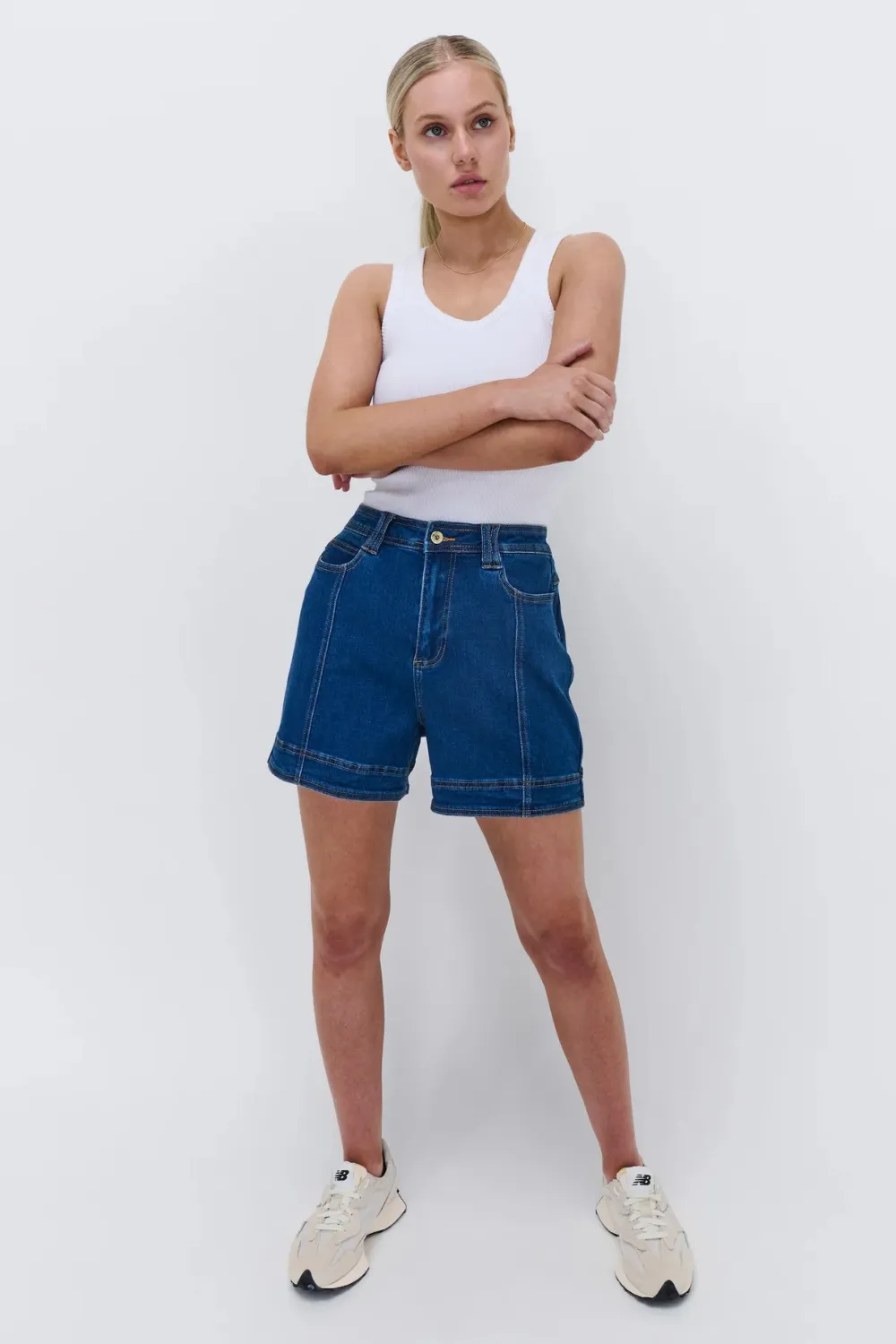 Sydney Shorts in Mid Washed Blue